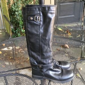 Maddengirl Tall black boots Sz 8 with blue zipper